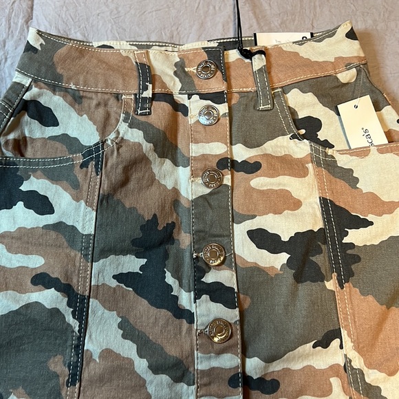 Francesca’s Mini Skirt - Picture 3 of 4